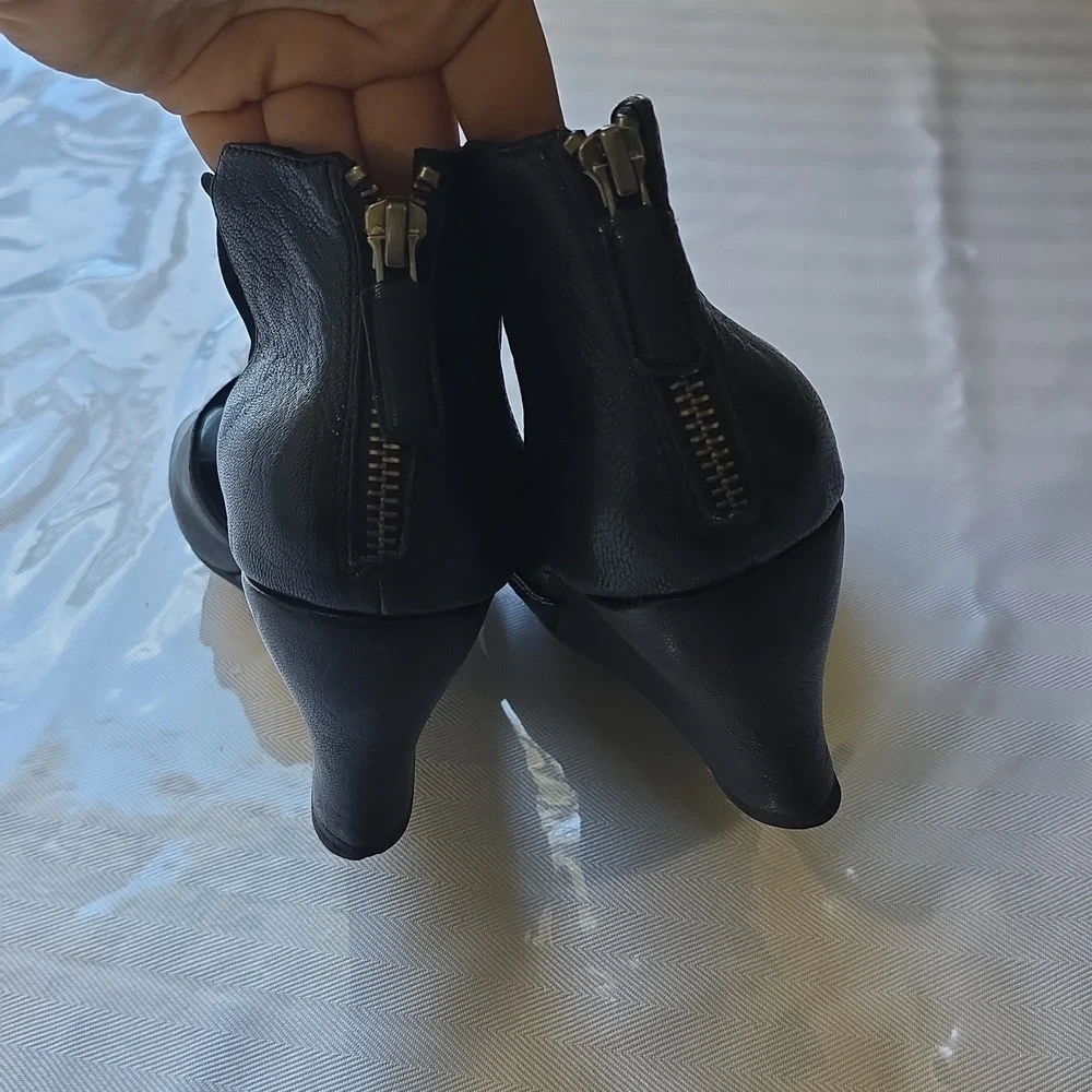 Eileen Fisher Black Leather‎ Wedges 8.5